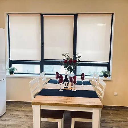 Cherry With 2 Bedrooms Apartment *