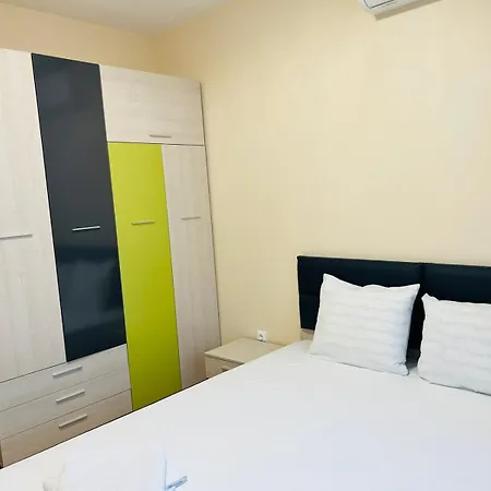 Cherry With 2 Bedrooms Apartment *